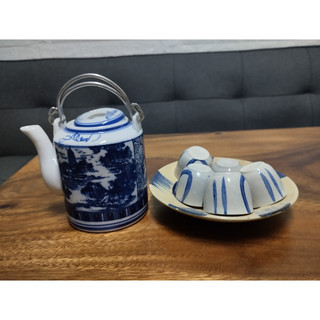 Bộ ấm trà phong cách xưa