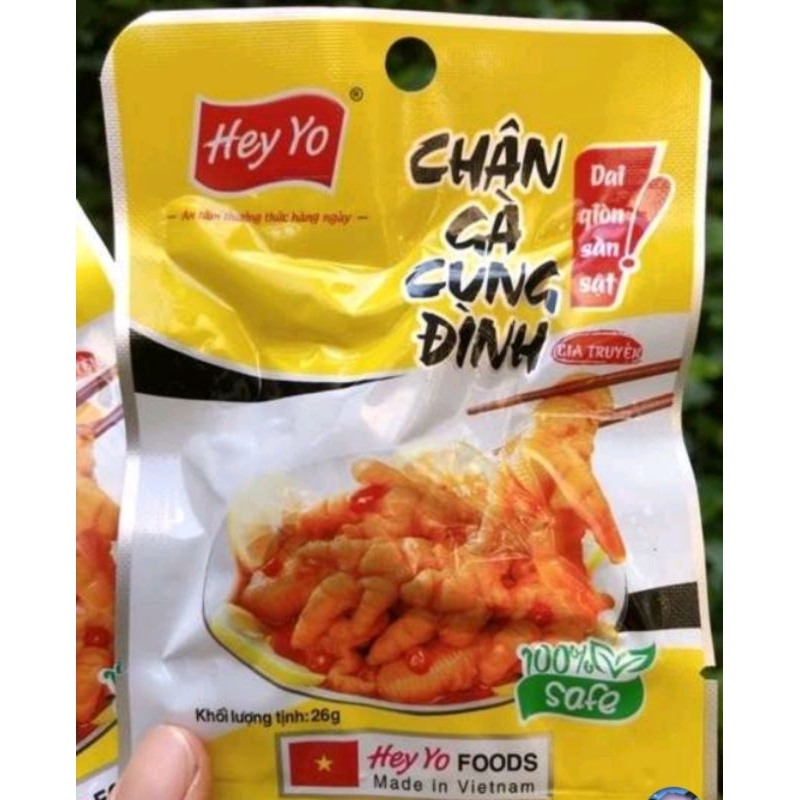 Chân gà cay rút xương Cung Đình chân gà cay Hey Yo hàng Việt Nam