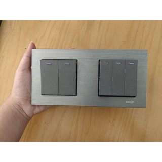 Mặt 1, mặt 2 thiết bị nhôm vân xước, công tắc đôi 2 chiều, công tắc 3 1 chiều dobo bảo hành 9 năm-tiêu chuẩn hàn quốc