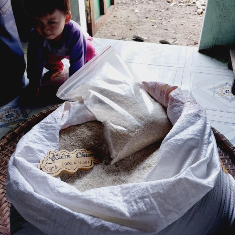 1kg Gạo lúa thơm quê nguyên cám có thể lấy nước cơm uống, làm đẹp.