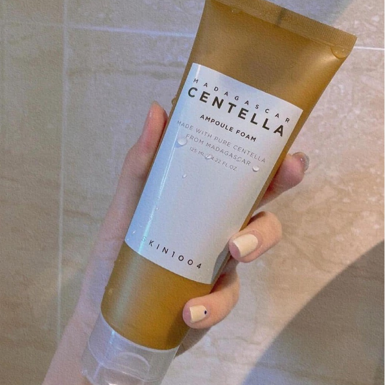 Sữa Rửa Mặt Skin1004 Madagascar Centella Ampoule Foam Sạch Sâu, Ngừa Mụn 125ml