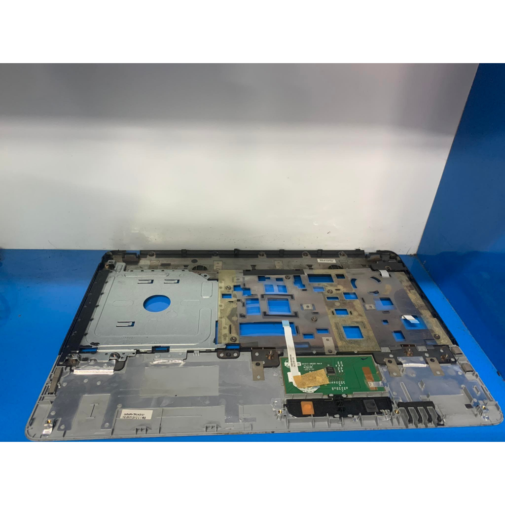 Vỏ mặt c dành cho laptop acer e1 571 ( tháo máy tặng kèm chuột chưa rõ sống chết )