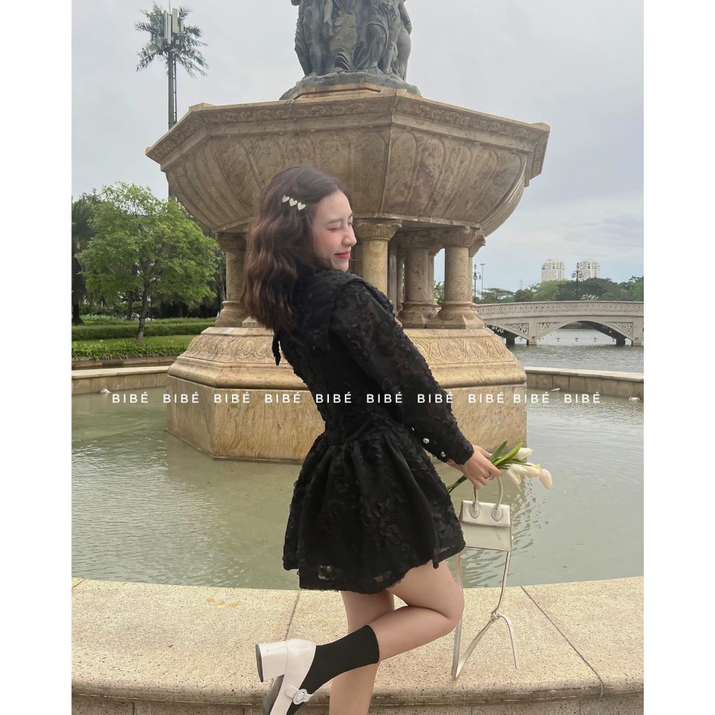 Đầm tay dài hoa ren đính ngọc