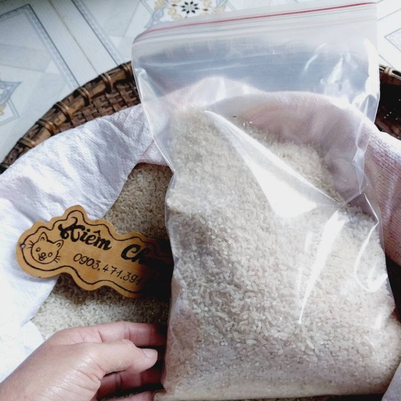 1kg Gạo lúa thơm quê nguyên cám có thể lấy nước cơm uống, làm đẹp.