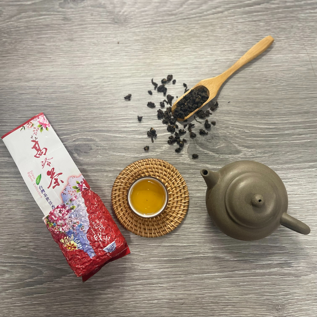 Hồng Trà Ô Long, gói 150G nước trà có màu nâu đỏ và hương vị thơm nồng tự nhiên