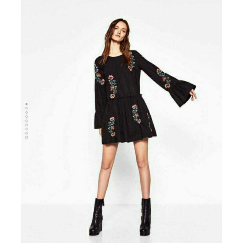 Đầm thêu tay loe