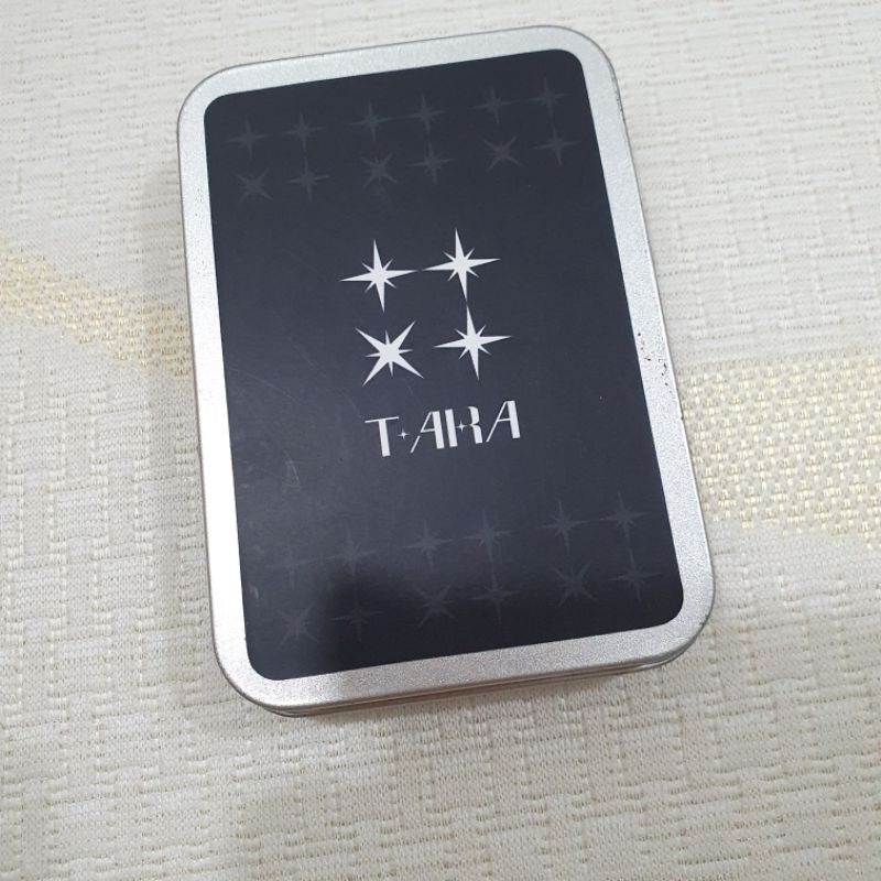 4 card Wonderwall Hyomin + 1 hộp đựng card tặng kèm album T-ara Breaking Heart.