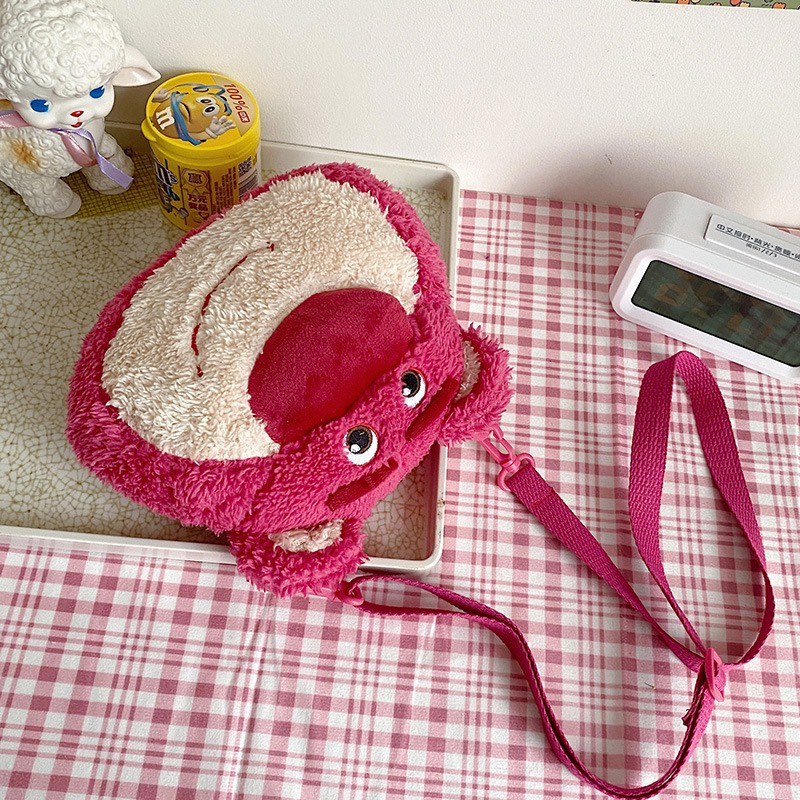 Túi đeo chéo nữ hình chú gấu dâu tây Disney Lotso nhồi bông đáng yêu dễ thương giá rẻ DC688