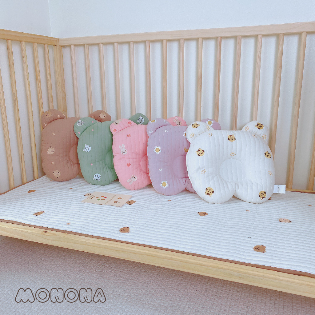 Gối chống bẹp đầu cho bé hình tai gấu có đáy lưới thoáng khí Monona, họa tiết thêu dễ thương