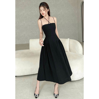 Váy khoét lưng dây cổ yếm