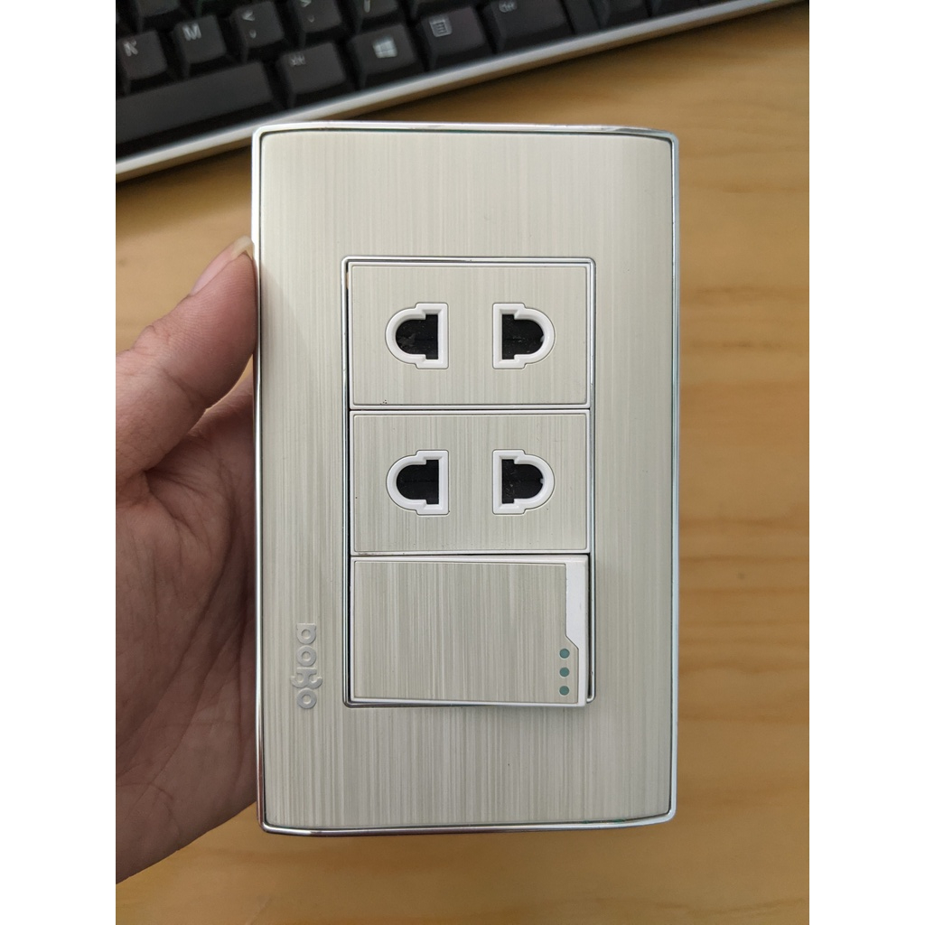 BỔ Ổ CẮM ĐÔI 2 CHẤU + 1 CÔNG TẮC 1 CHIỀU NHÔM VÂN XƯỚC A60 DOBO CAO CẤP- BẢO HÀNH 9 NĂM-TIÊU CHUẨN HÀN QUỐC