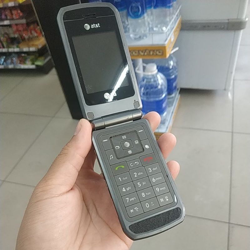 Điện thoại nắp gập LG Cu575