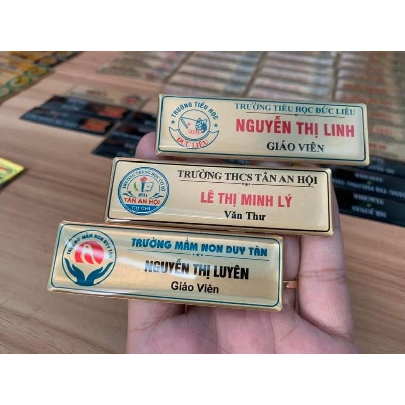 THẺ ĐEO NGỰC GẮN NAM CHÂM