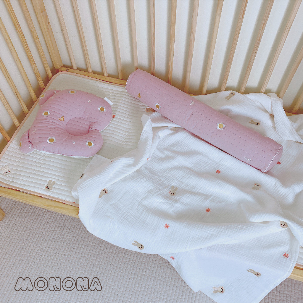 Gối chống bẹp đầu cho bé hình tai gấu có đáy lưới thoáng khí Monona, họa tiết thêu dễ thương