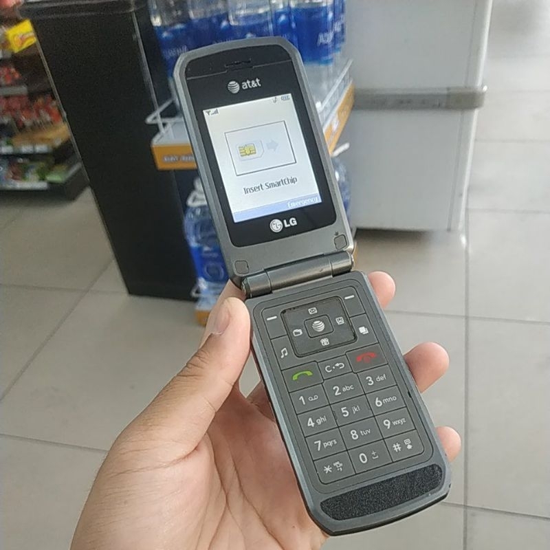 Điện thoại nắp gập LG Cu575