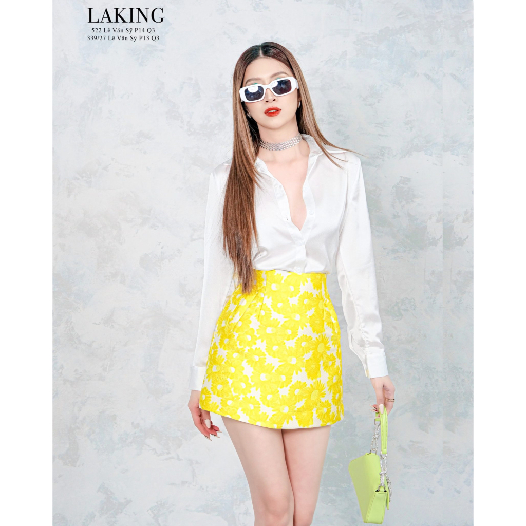 Áo vest họa tiết hoa vàng phối váy cùng tone Laking House
