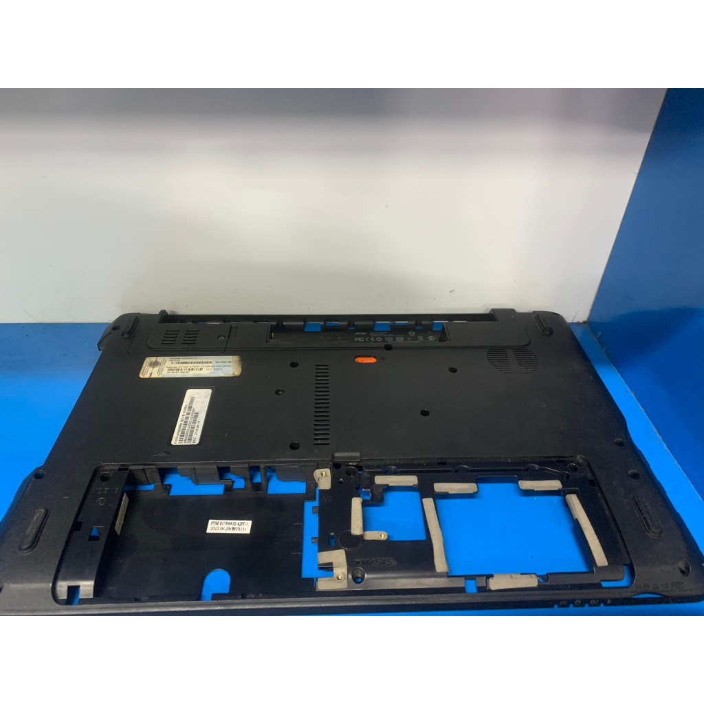 Vỏ mặt d dành cho laptop acer e1 571 ( tháo máy đã làm lại chân ốc )