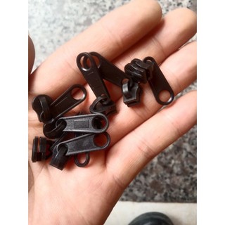 Củ khoá cá xấu nhựa r5