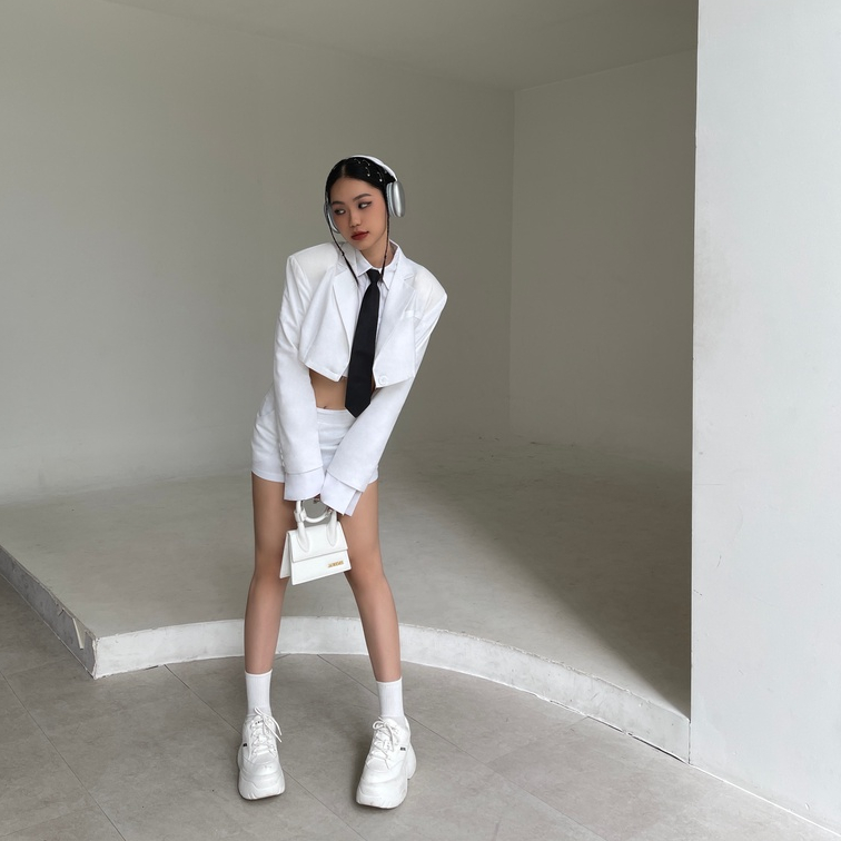 Áo Vest Croptop tay dài màu Trắng - Linen Croptop Vest - DEPASS