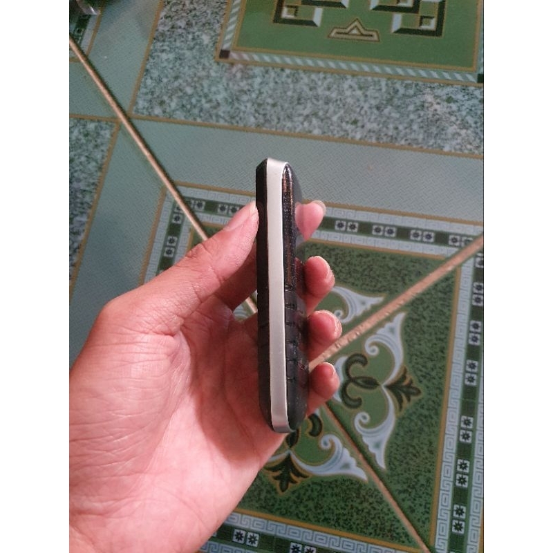 Điện thoại Samsung Sgh T105 nguyên zin đẹp, chưa unlock