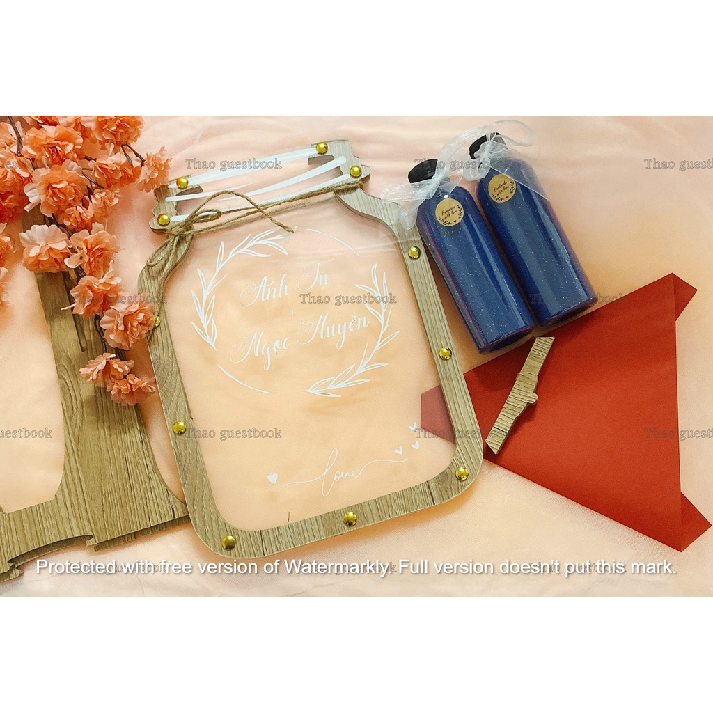 Chai rót cát dùng cho nghi thước tiệc cưới  và Ví da khắc tên theo yêu cầu