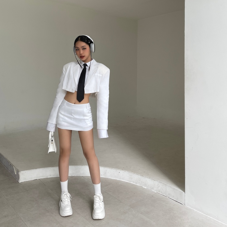 Áo Vest Croptop tay dài màu Trắng - Linen Croptop Vest - DEPASS