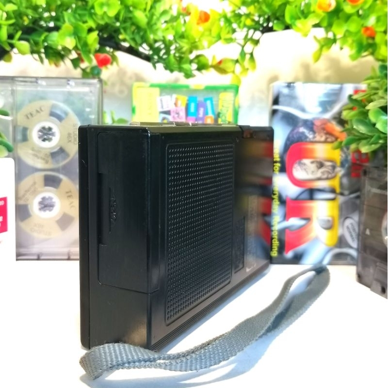 Máy nghe nhạc kiêm ghi âm cầm tay Stereo cassette recoder TCM 7 rất đẹp và đẳng cấp có loa ngoài rất hay