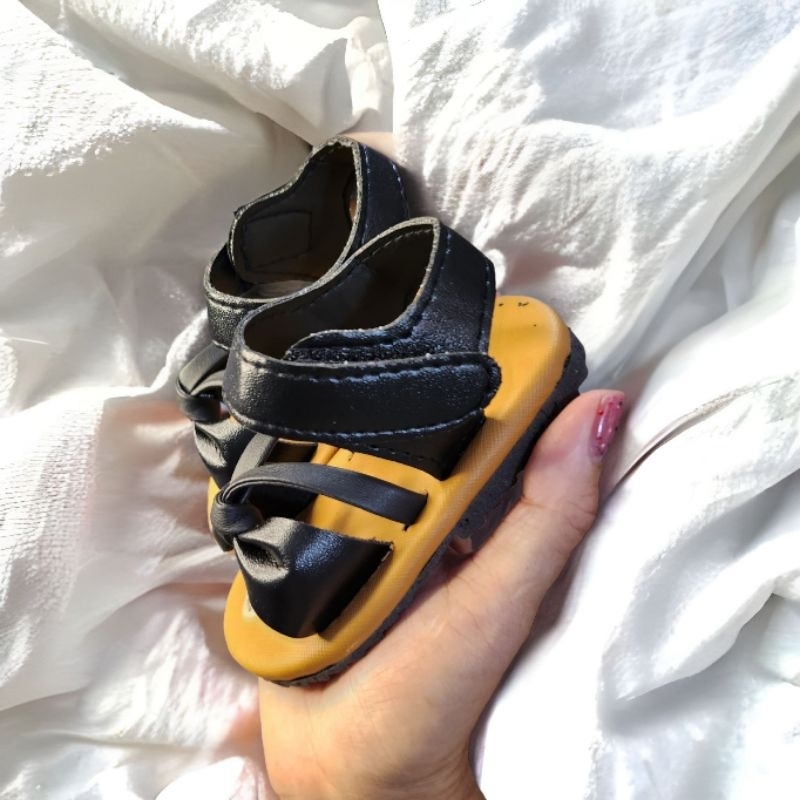 Giày quai dán nơ đen cho bé gái chất da mềm- tăng 1 size chiều ngang nhỏ