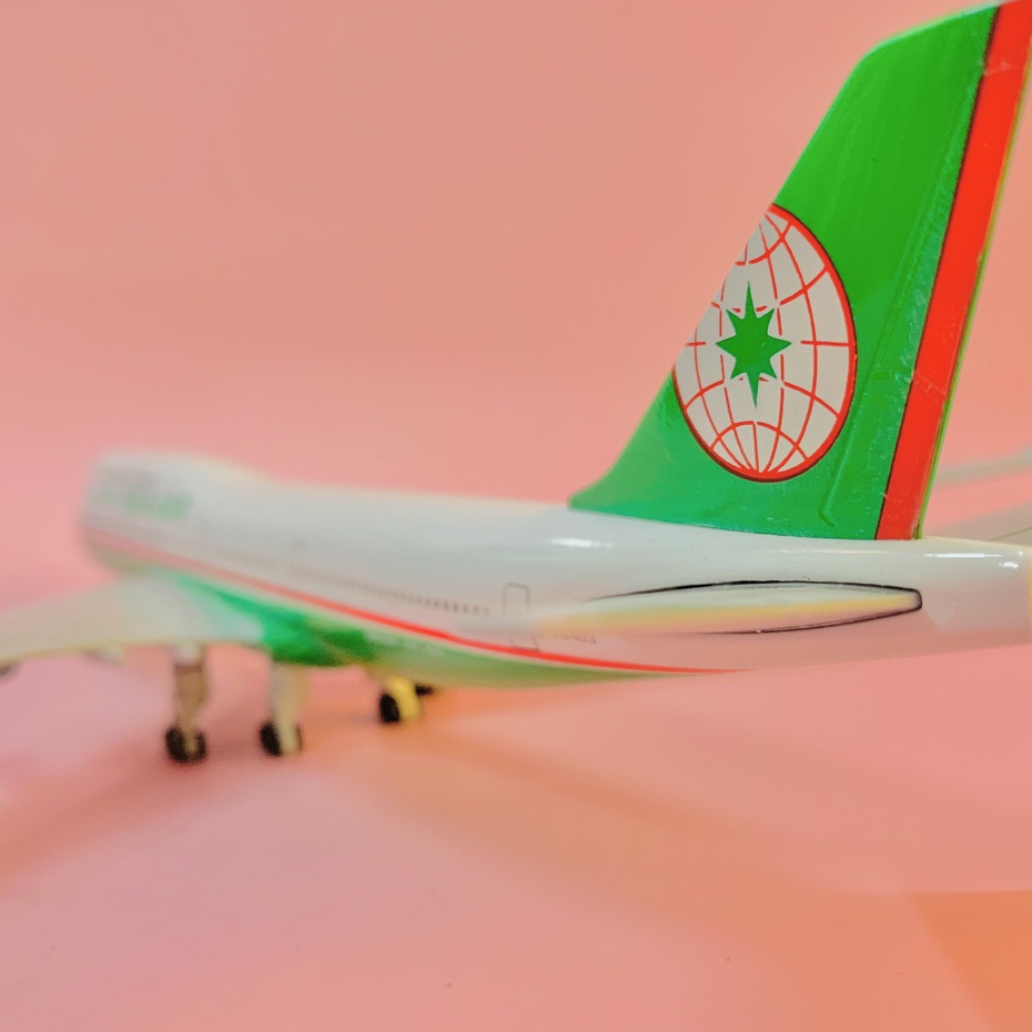 Mô Hình Kim Loại Máy Bay EVA Air Cao Cấp Tỉ Lệ Chuẩn 20cm