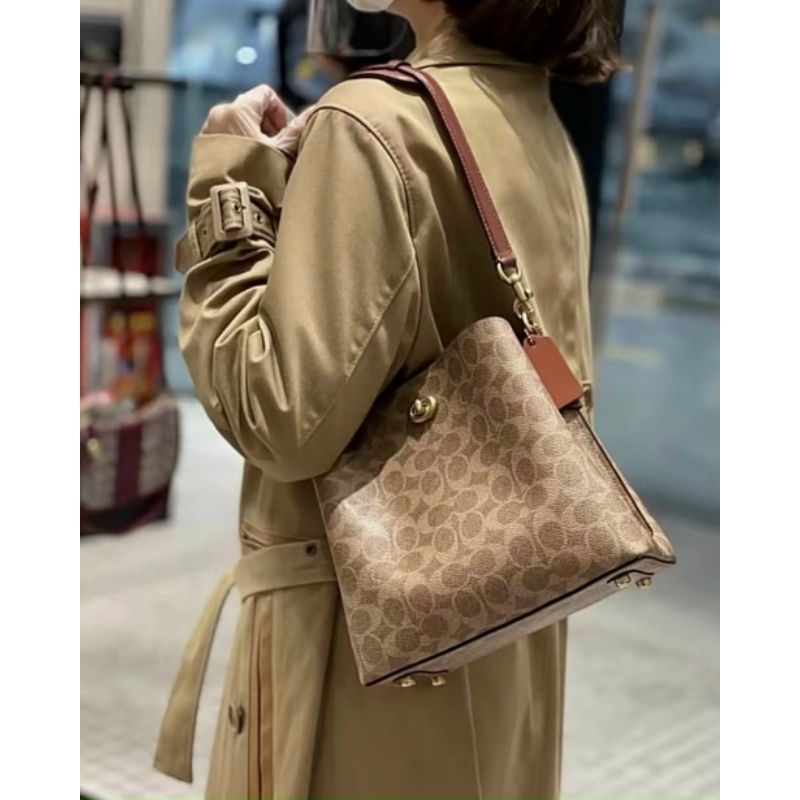 Túi Coach Willow Bucket công sở sang trọng