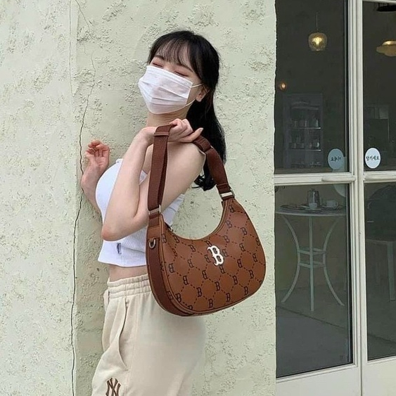 Túi MLB hobo nữ kẹp nách dây đeo bảng to chất da dày dặn form siêu nét