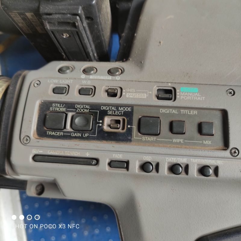 Máy quay phim panasonic