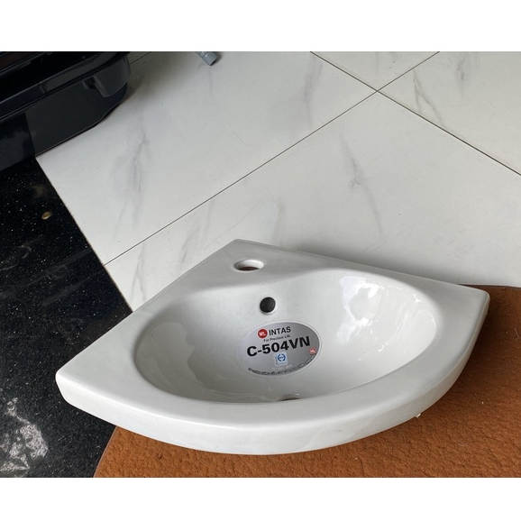 Chậu lavabo góc treo tường