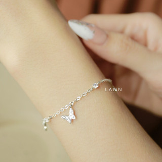 Lắc tay gắn charm bướm phối đá nhỏ B193
