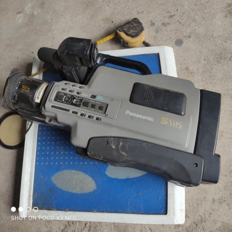 Máy quay phim panasonic