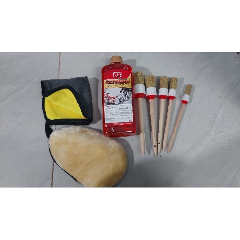 Combo Rữa xe xà bông BZ kèm bộ cọ lông heo khăn lau 2 mặt