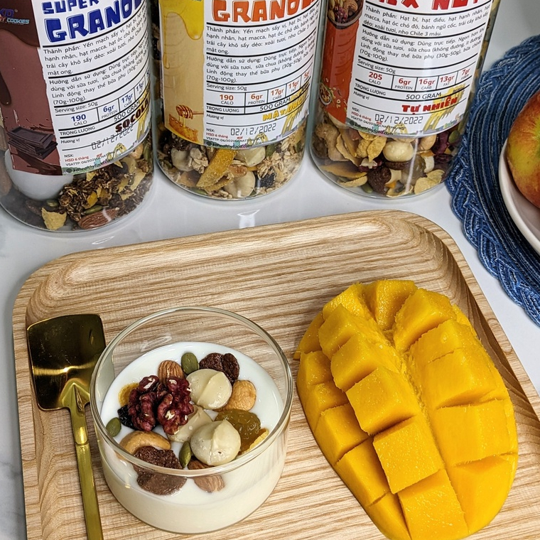 Granola ăn kiêng, 11 hạt dinh dưỡng và trái cây sấy KD Shop 500g/ hộp