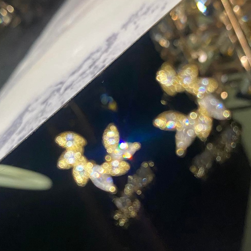 Khuyên tai C vàng nhỏ đá thanh lịch C405