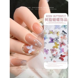 charm bươm trong trang trí móng tay mới