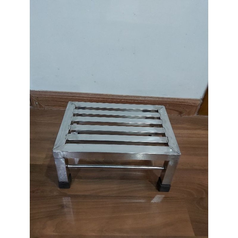 Ghế inox đồng giá trong phạm vi 30x30cm trở xuống