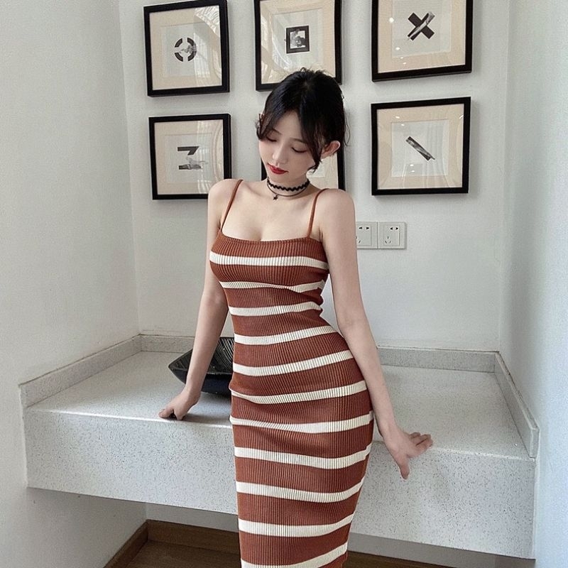Gaeul store-Váy len 2 dây body kẻ ngang dáng dài qua gối hàng Quảng Châu