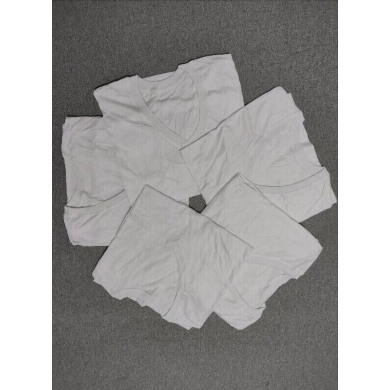 Áo lót trắng cổ tim