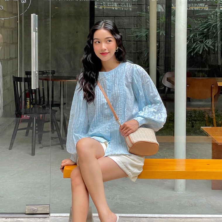 Áo sơ mi nữ cổ tàu, form rộng dài tay in họa tiết hoa màu trắng & xanh – Orla Shirt