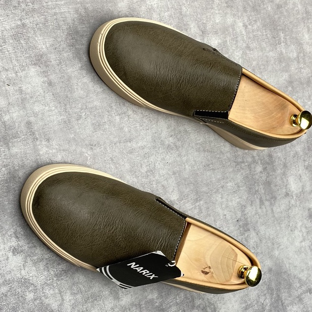 Giày Slip-on Cao Cấp Nam /Giày Nam Thời Trang Màu Xám Da Bò Tấm Đế Cao Su Mã Sản Phẩm M1