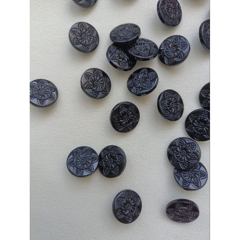 GÓI 20 NÚT ÁO KHẮC HOA ĐEN SIZE 1.8cm