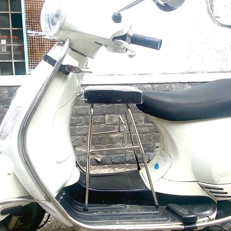 Ghế đi xe máy cho bé xe Vespa.Sprint.GTS.Primavera.Lx 125.Ghế không tựa