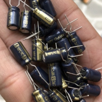 1 con tụ Panasonic  FC 47uf/35v