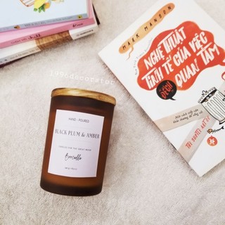 Nến thơm Black Plum & Amber - Hương hổ phách ấm