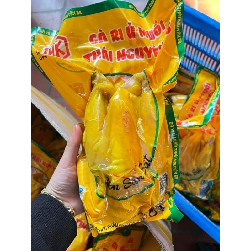 GÀ TA Ủ MUỐI NGUYÊN CON