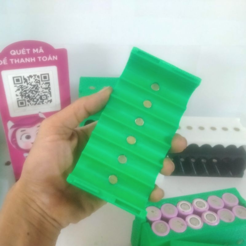 Cữ đóng cell pin 18650 max 6 cell 2p gắn nam châm siêu cường 8ly
